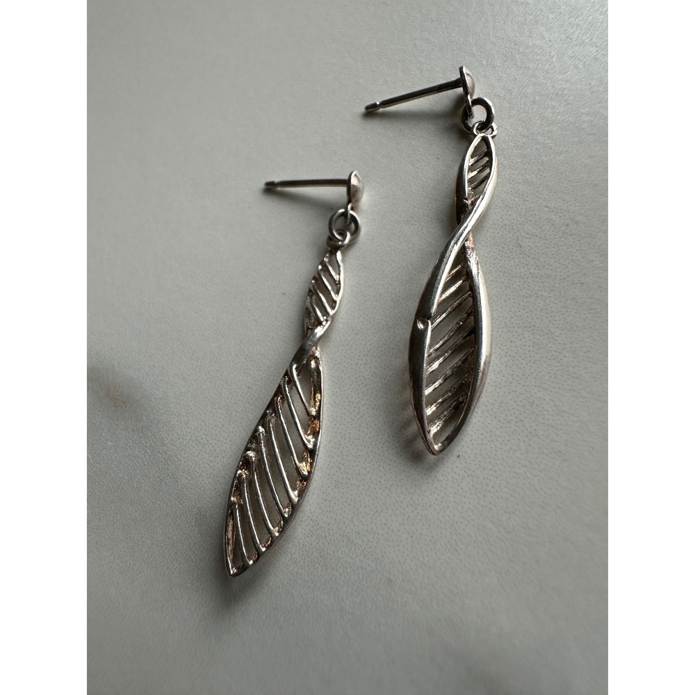 Silver Tone Twisted Open‎ Work Ribbed Leaf Drop Dangle Post Back Earrings 1.41g